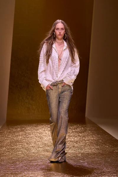 Look 15